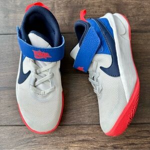 Nike Team Hustle D 10 FlyEase Kids Basketball Sneakers - Boys Size: 13 C